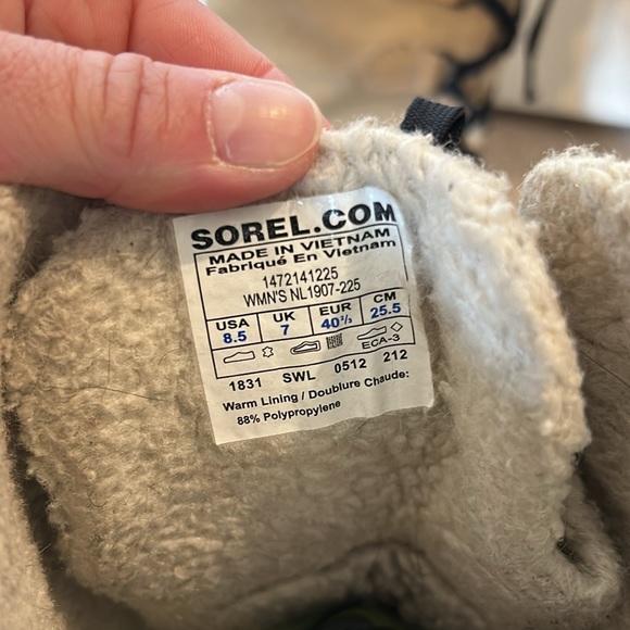 Sorel boots - Picture 4 of 5